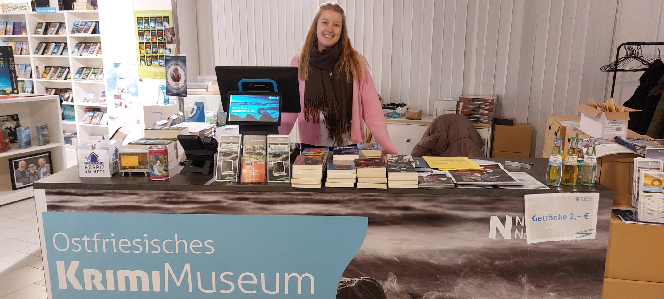 Laura Grensemann von der Tourismus Service im Museumsstand